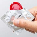 ایا استفاده از کاندوم باعث خشکی رحم میشود؟